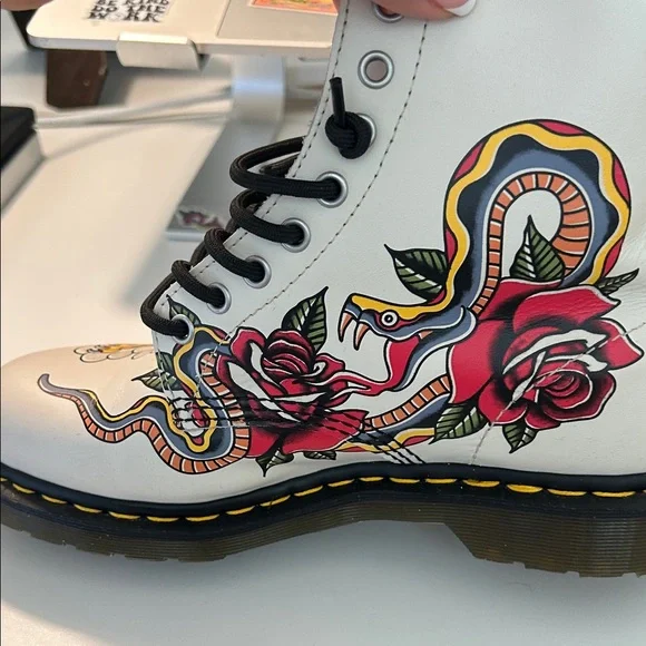 Dr. Martens Grez 1460 tattoo collab White Boots with Black Laces wom 9 men 8 - Picture 3 of 7